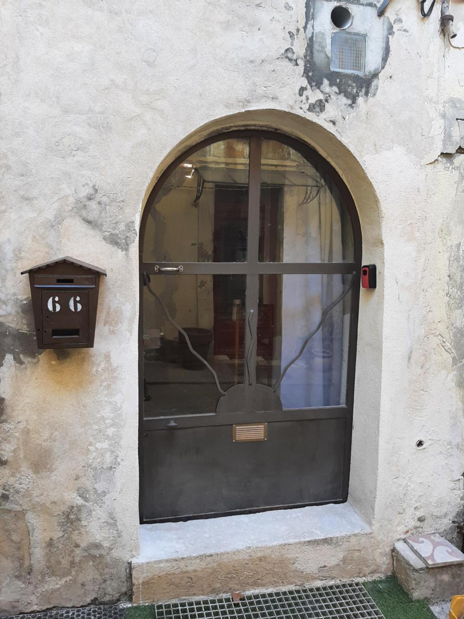 L Oustau Des Arenes Lägenhet Arles Exteriör bild